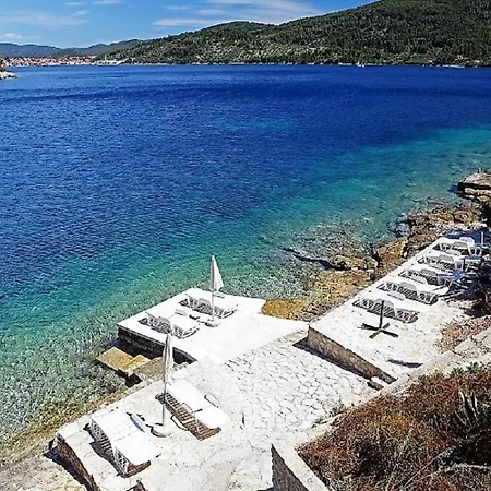 Rosa Ap.n.4 Vela Luka